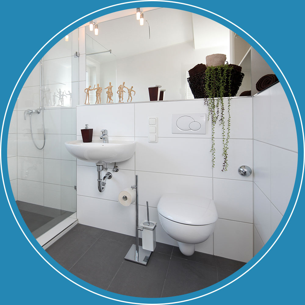 Kleines Badezimmer nach Renovierung